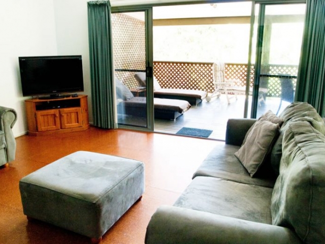 Lounge Room - Pats Retreat Beach House Accommodation, Stradbroke