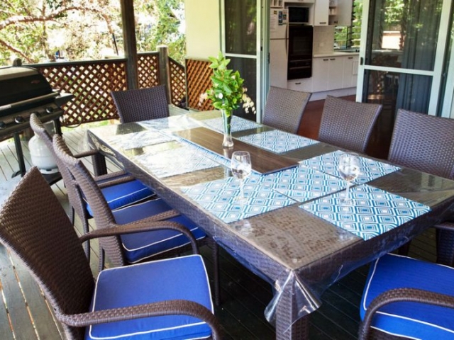Outdoor Living Area-Pats Retreat Beach House Accommodation, Stradbroke
