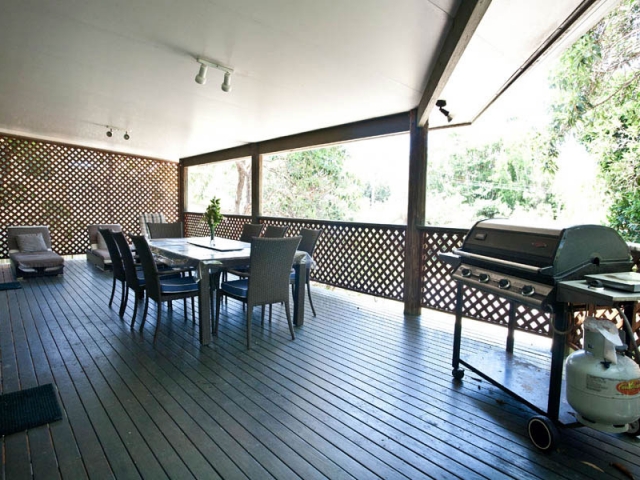 Verandah Outlook - Pats Retreat Beach House Accommodation, Stradbroke
