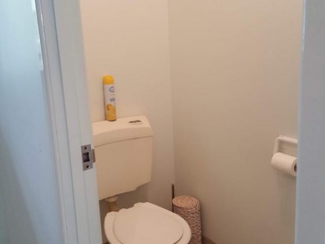 Bathroom - Pats Retreat, North Stradbroke Island, Queensland, 3 bedroom house with large yard and large front deck close to beaches. Australia. Beach house accommodation