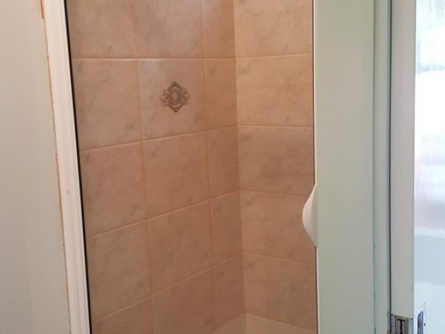 Shower - Pats Retreat Beach House Accommodation, Stradbroke